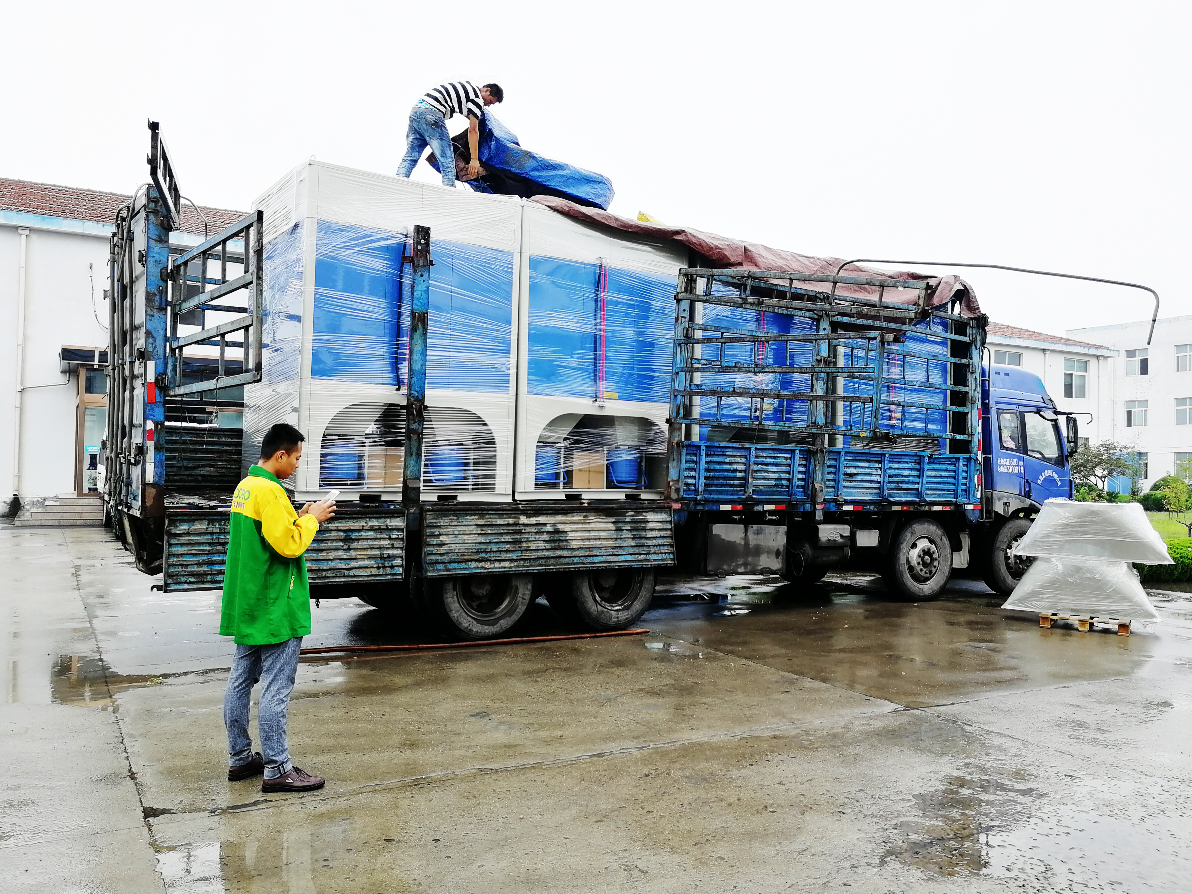 雨中發貨-路博環保在工業大氣治理領域的堅持與這天氣無關